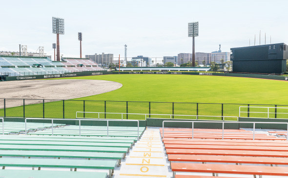 写真：平和リース球場のグランド